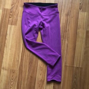 Reversible purple/black size 6 wunderunder crop